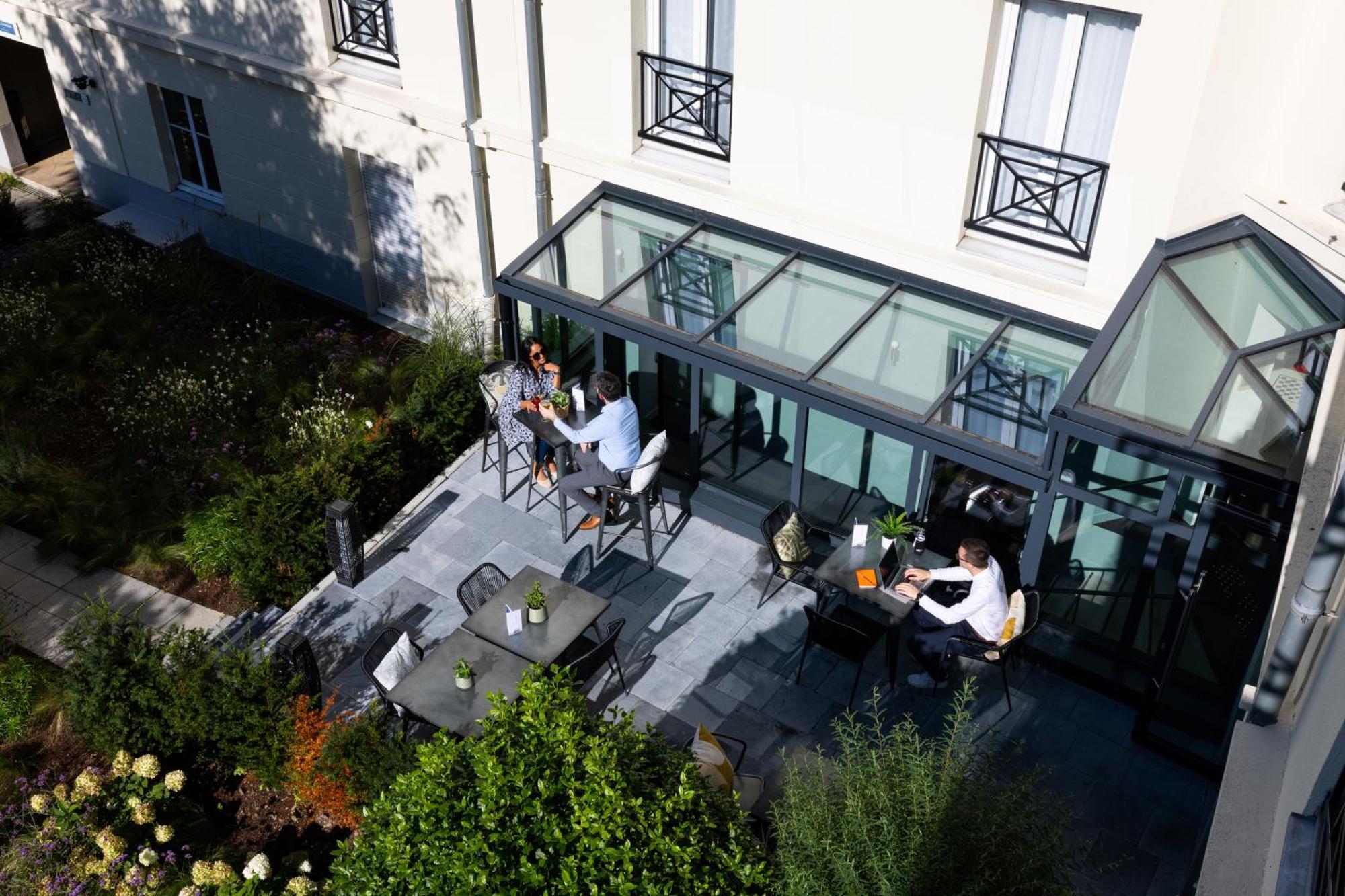 Hotel Baudouin Valenciennes Exteriör bild